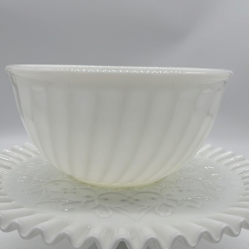 Anchor hocking fire king milk glass swirl mixing bowl
